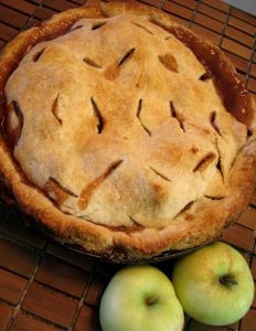 Traditional English Apple Pie © Crystal Woroniuk