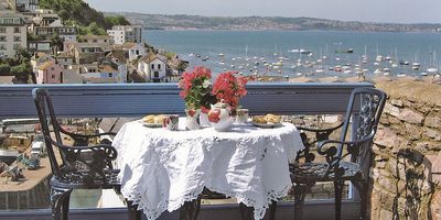 Cottages4u.co.uk - Seaview cottage overlooking Brixham Harbour and The Golden Hind