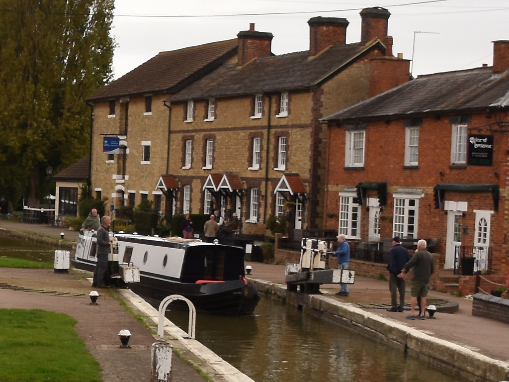 Holiday Cottages in Northamptonshire: 4 Canalside Cottages, Stoke Bruerne | sykescottages.co.uk 