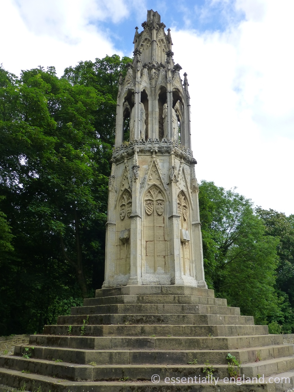 Eleanor Cross in Northampton © essentially-england.com