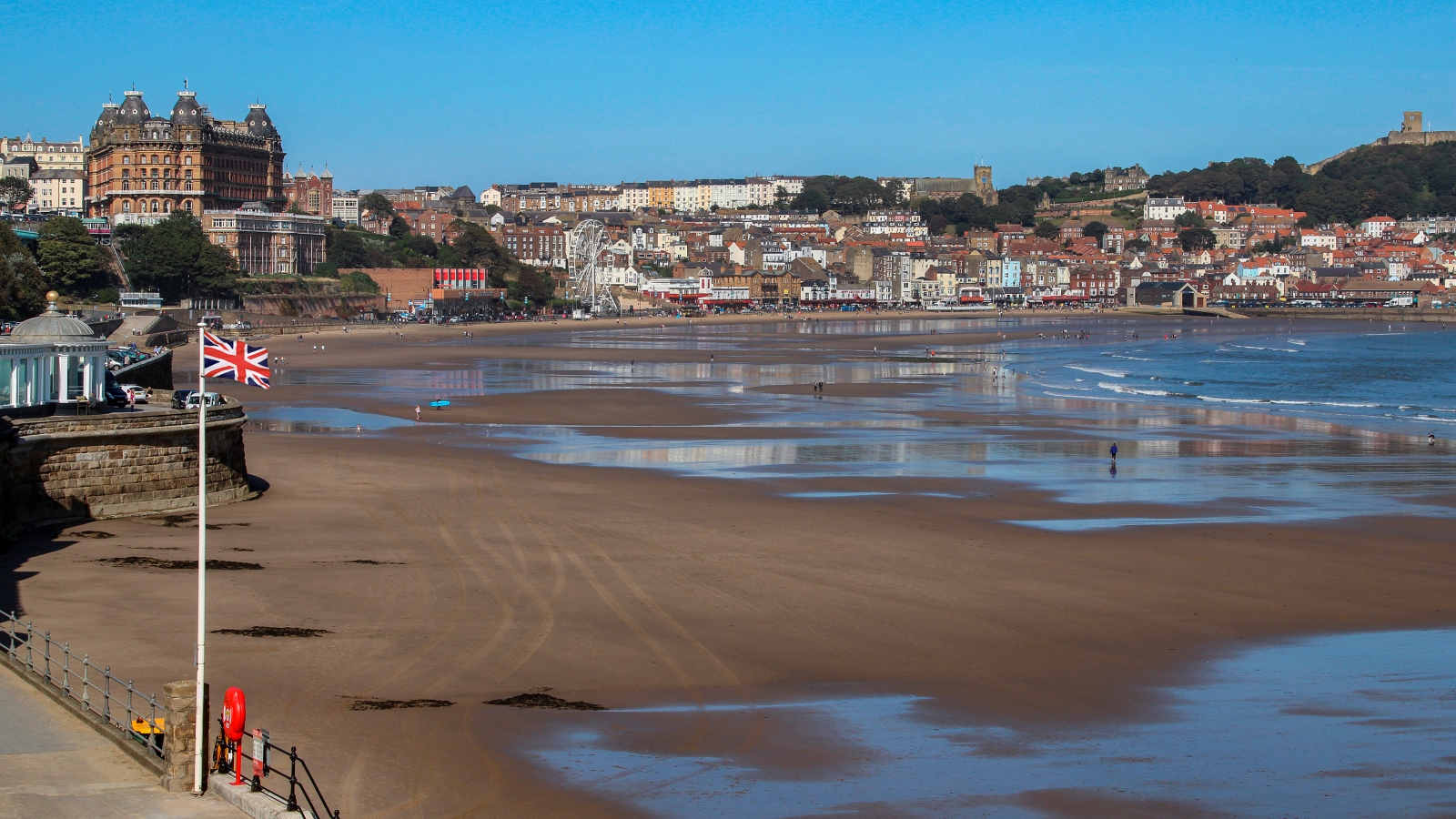Scarborough Scene © Steve_Allen | depositphotos.com