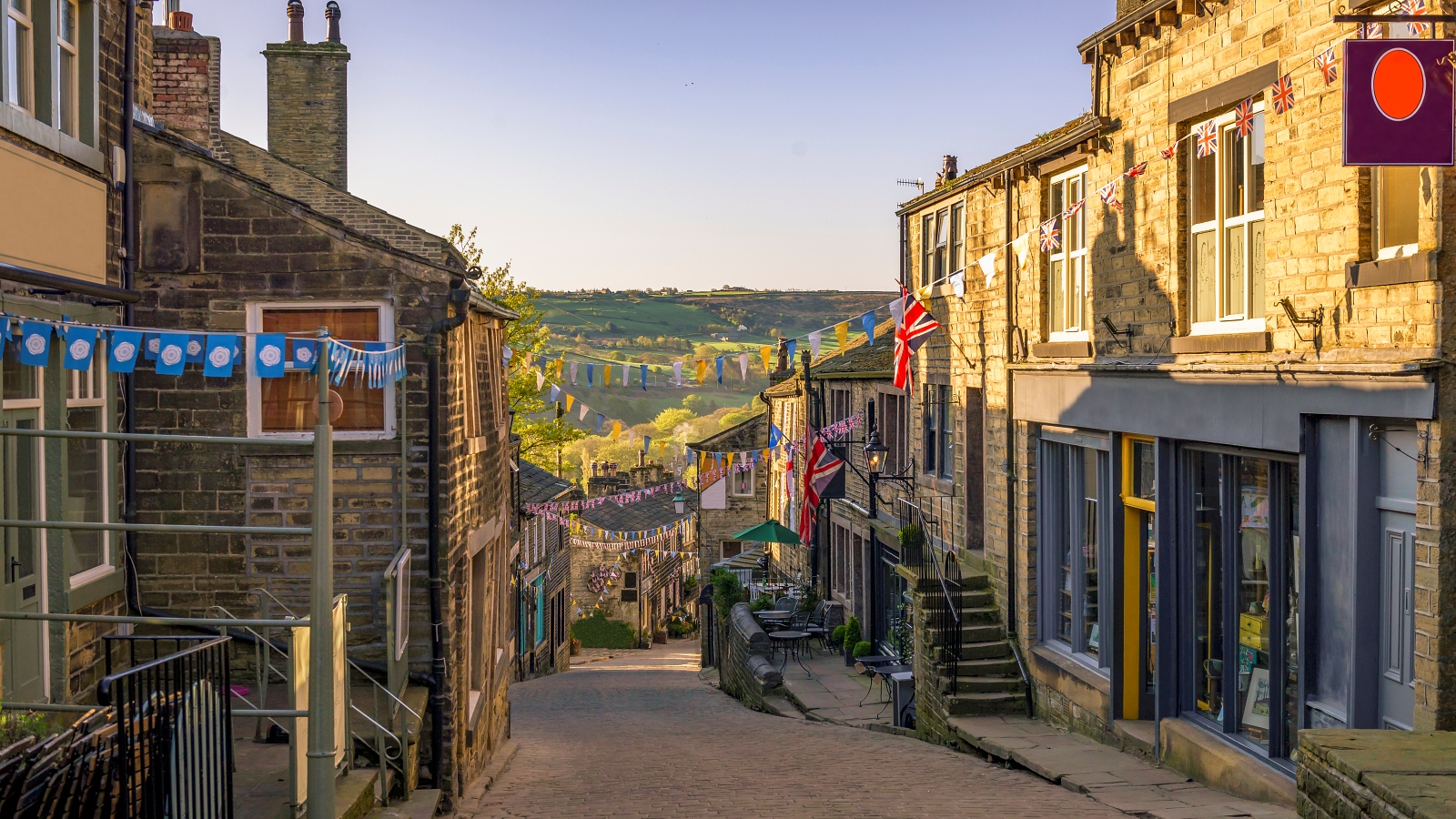 Haworth Village © pdevans | depositphotos.com