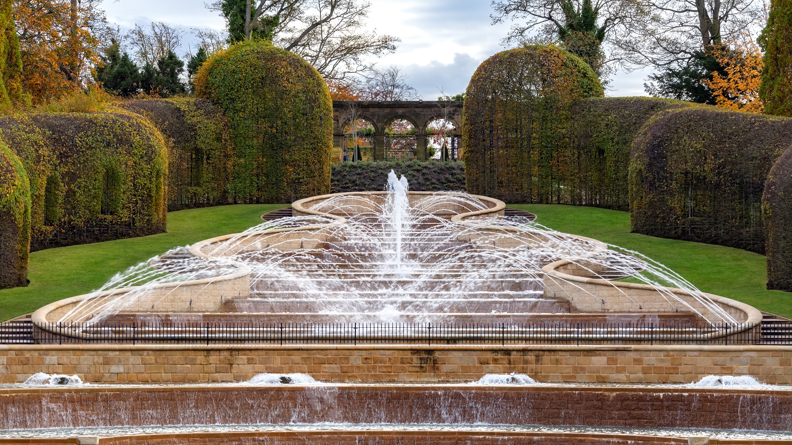 Alnwick Gardens Scene - steve_allen@depositphotos.com
