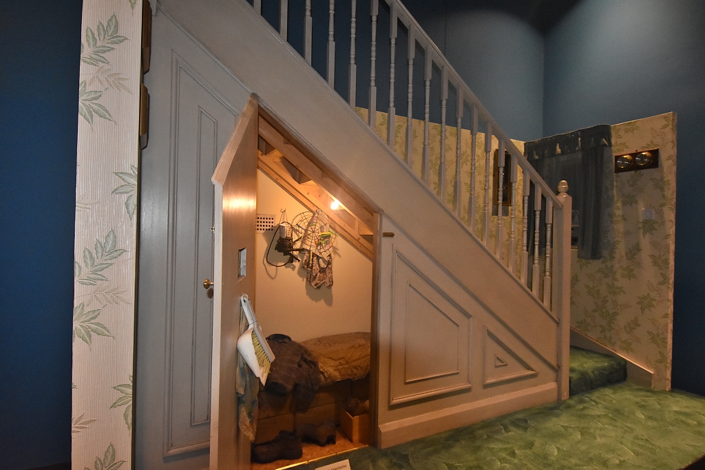 Harry's Room Under the Stairs at Privet Drive © essentially-england.com