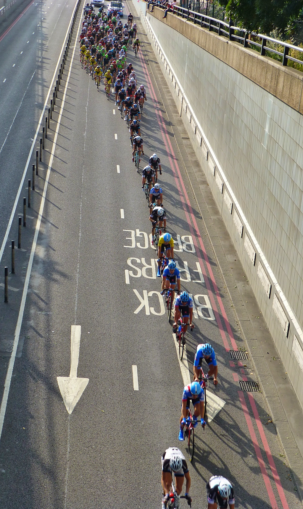The 2014 Mens Tour of Britain Racing in London © essentially-england.com