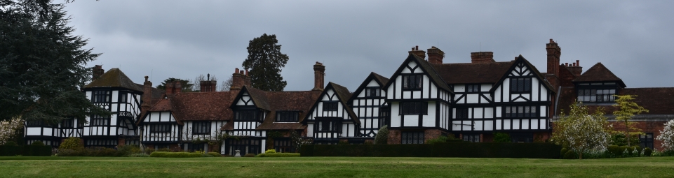 Ascott House on Buckinghamshire/ Bedfordshire border © essentially-england.com