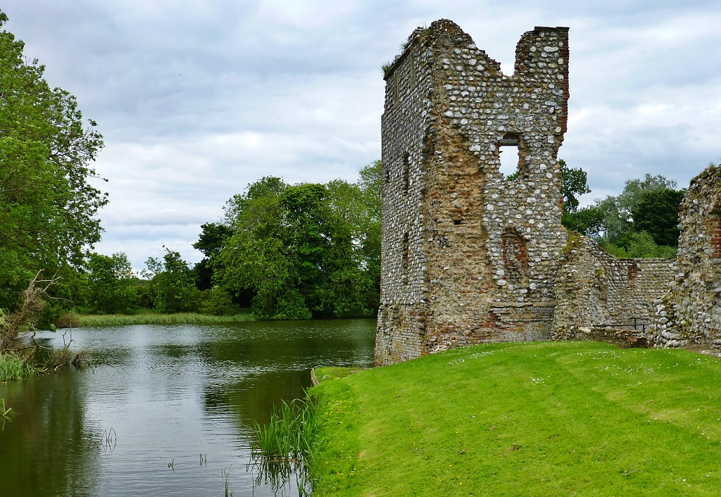 Baconsthorpe Castle and Mere