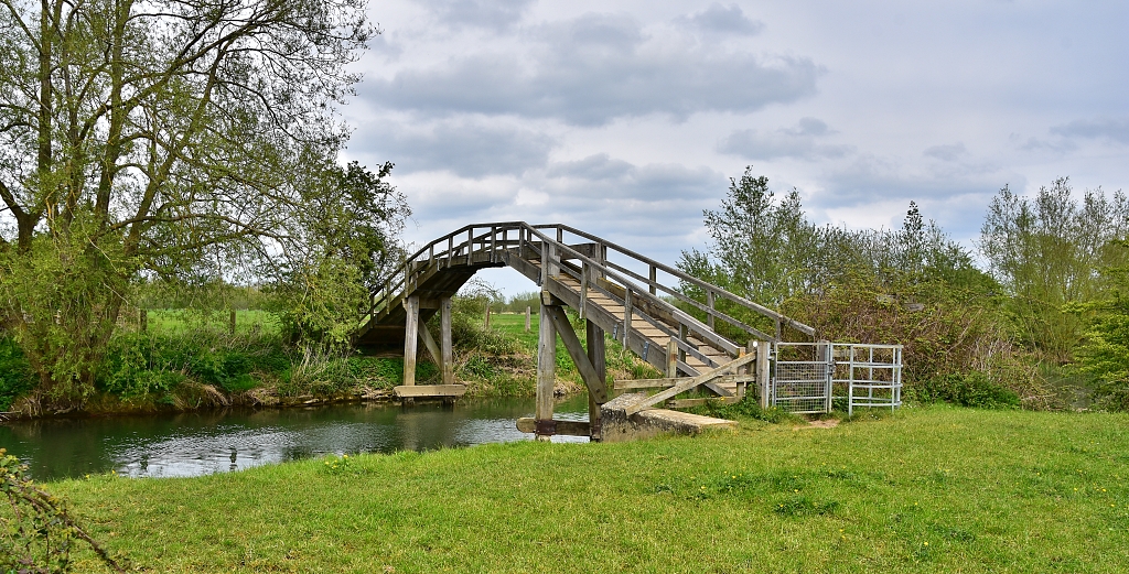 Old Mans Bridge Crossing the River Thames