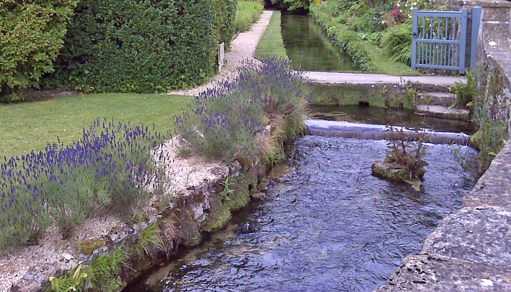 River running through Bibury