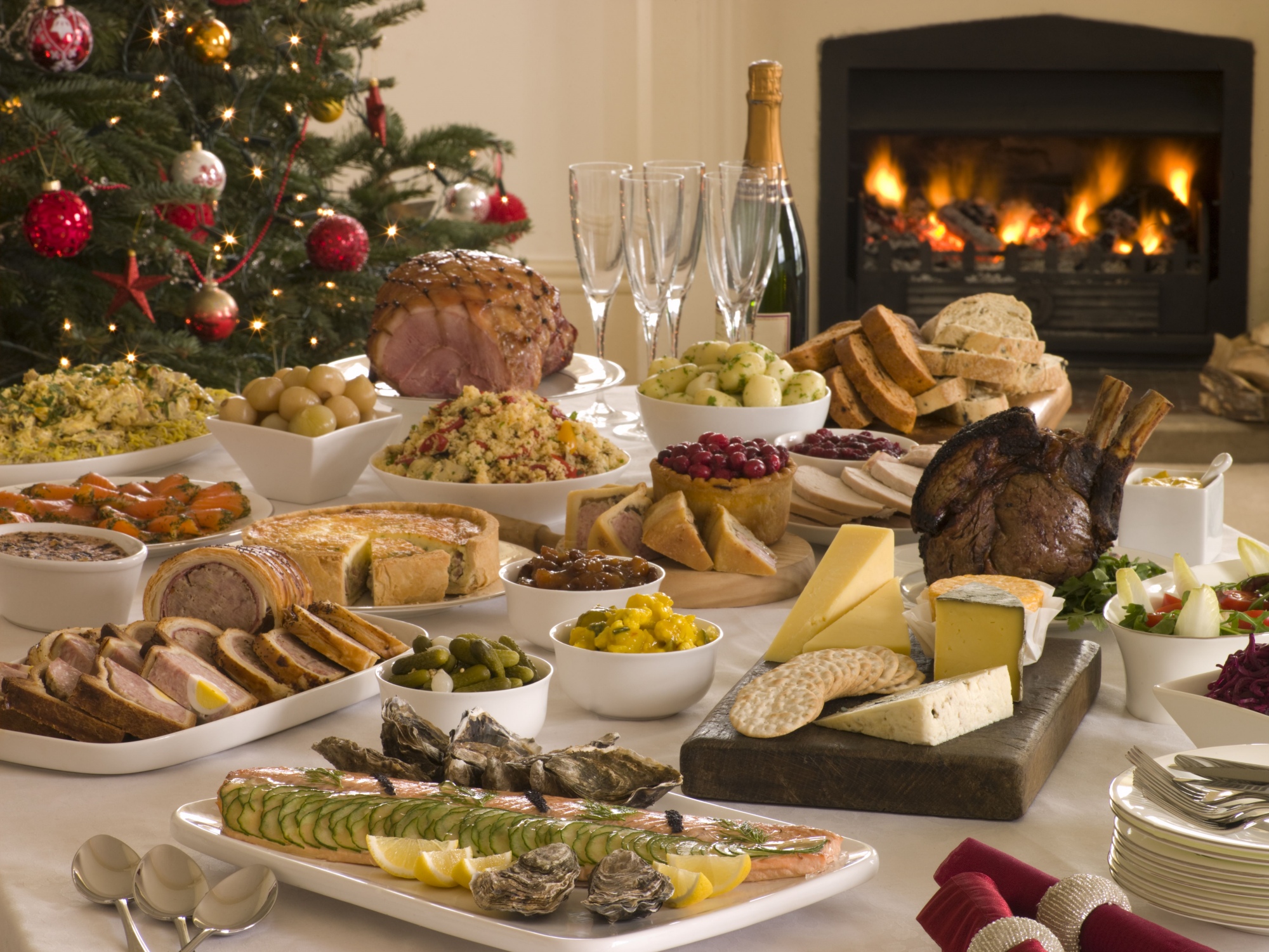 Boxing Day Lunch &copy; stockbroker | 123RF.com