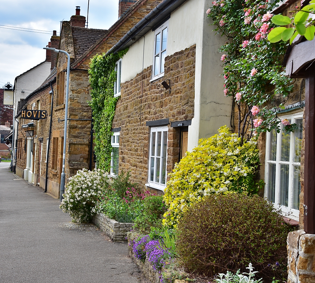 Braunston High Street © essentially-england.com