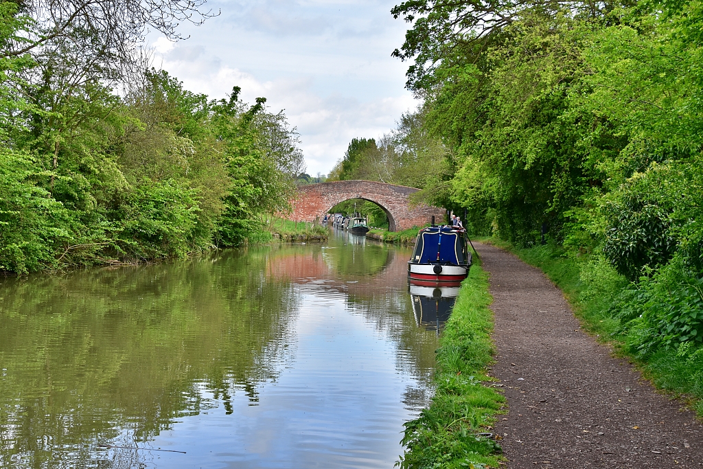 The Grand Union Canal © essentially-england.com