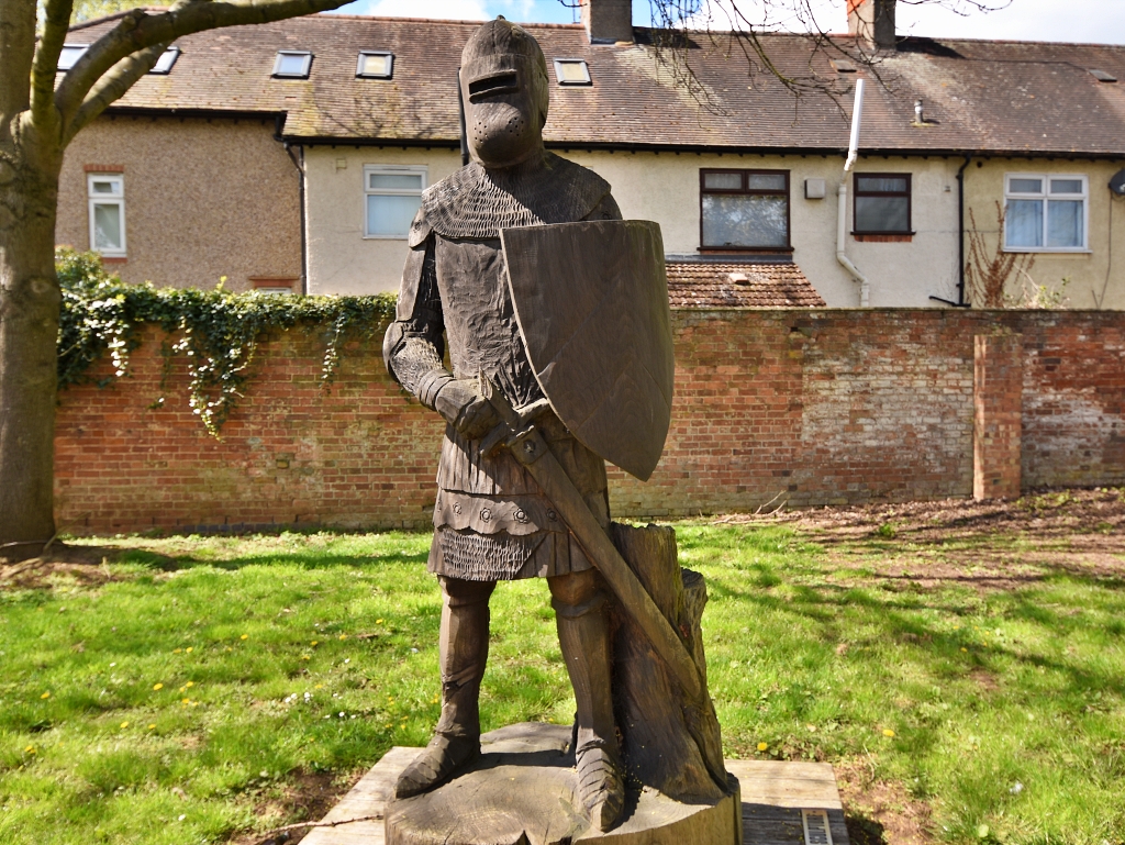 C1350 Wooden Knight Sculpture