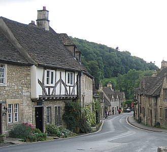 Castle Combe Highstreet © essentially-england.com