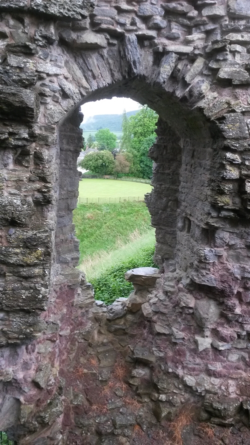 Shropshire Castle Ruin | © essentially-england.com