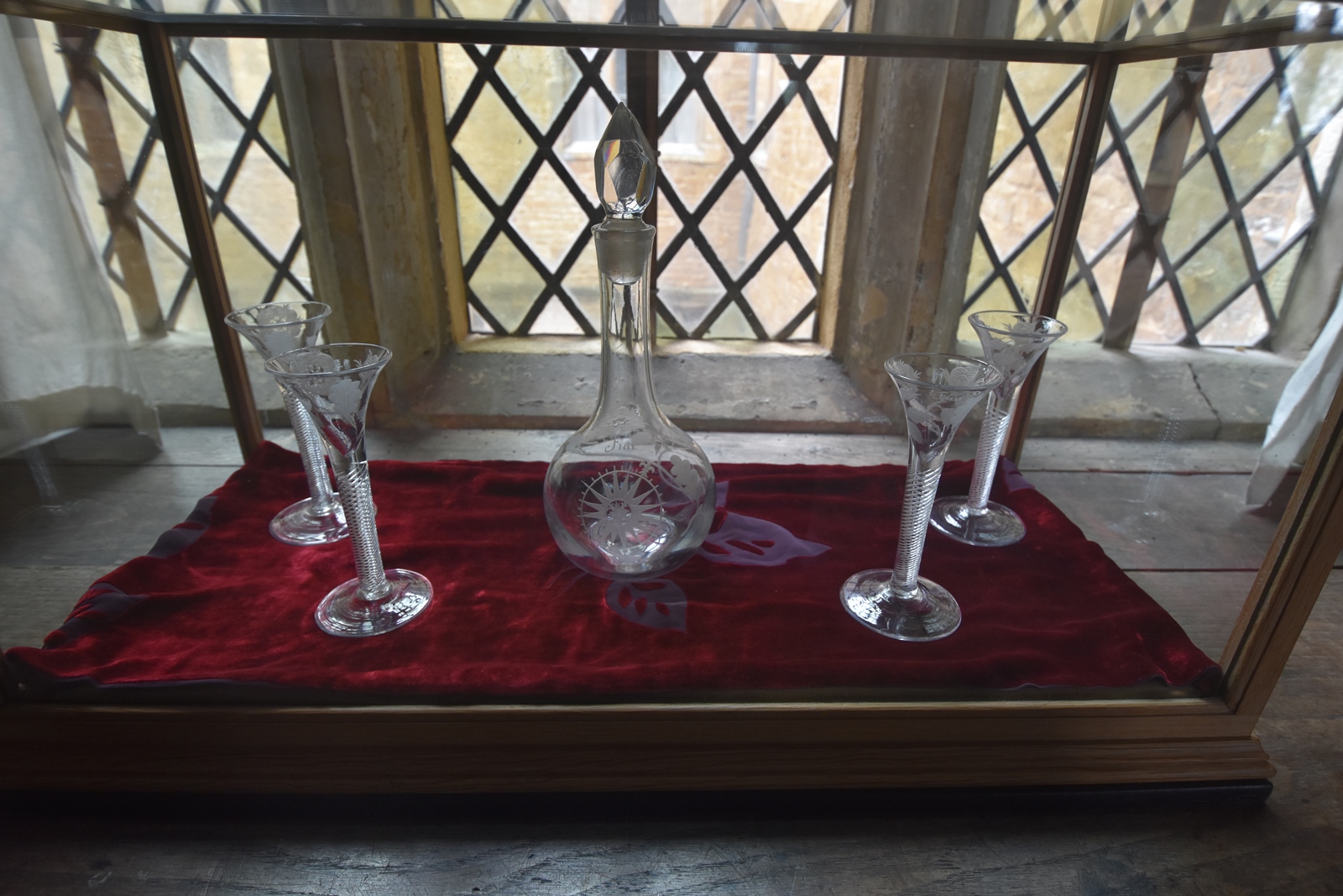 Chastleton House: The treasonous decanter set | © essentially-england.com