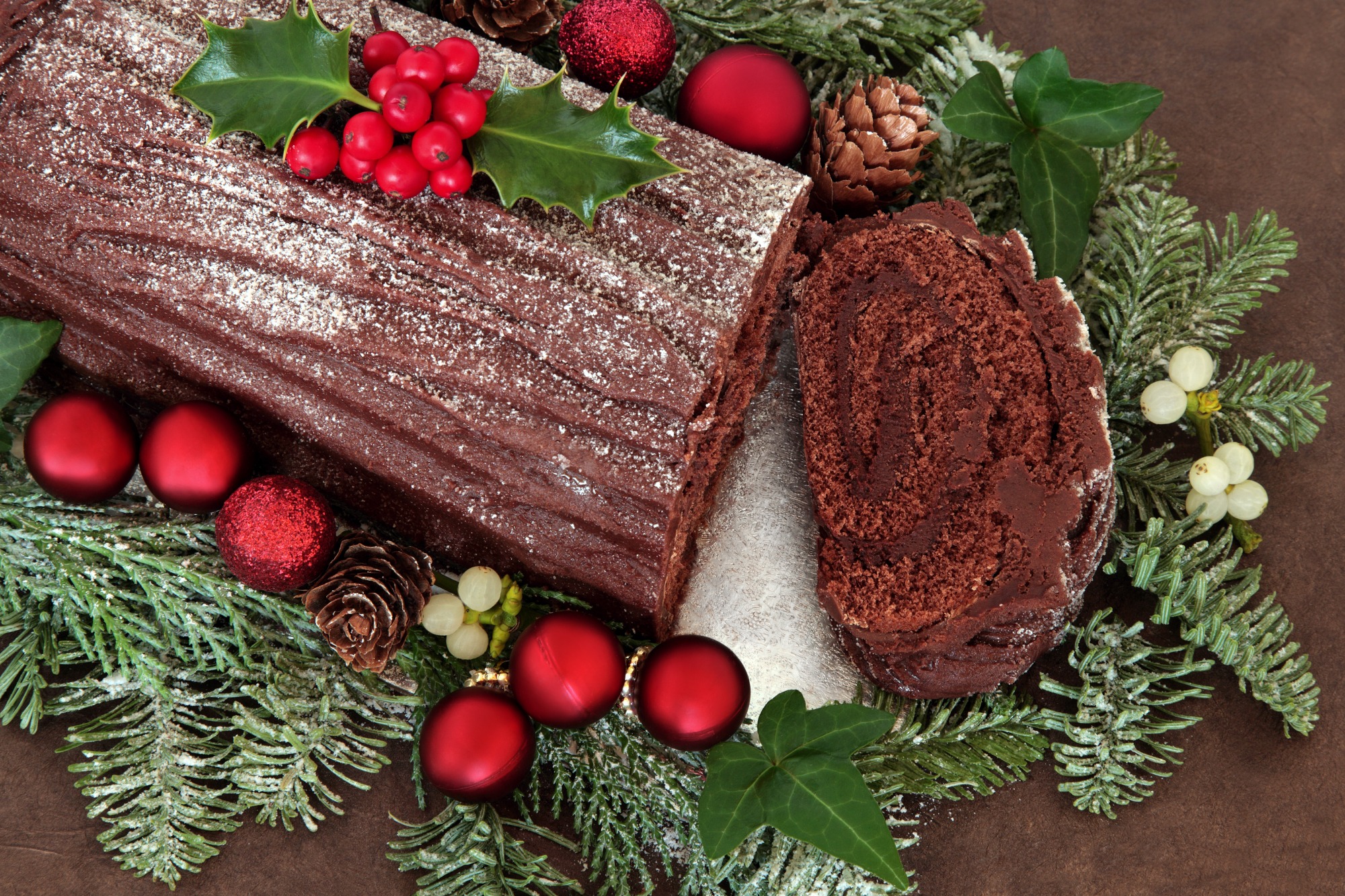 Celebrating the spirit of Christmas with a Chocolate Yule log © marilyna | 123RF.com