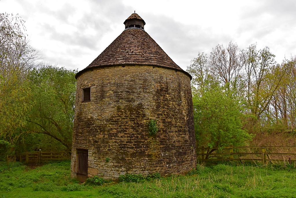 Eaglethorpe Dove Cote © essentially-england.com