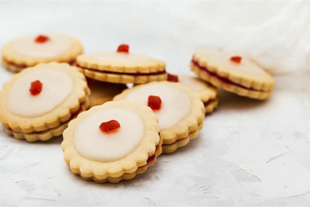 Empire Biscuits © KateSmirnova | Getty Images canva.com