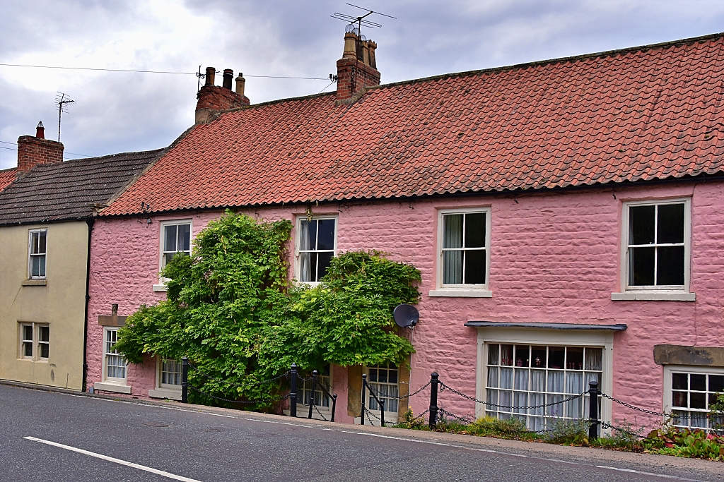 Cheerful Houses in Piercebridge © essentially-england.com