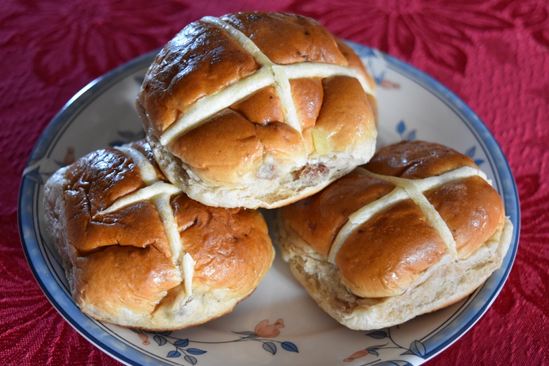 Hot cross buns on a plate &copy;essentially-england.com