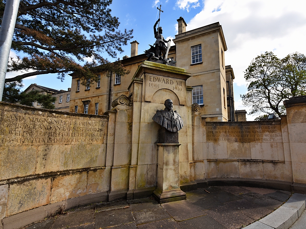 King Edward VII Memorial © essentially-england.com
