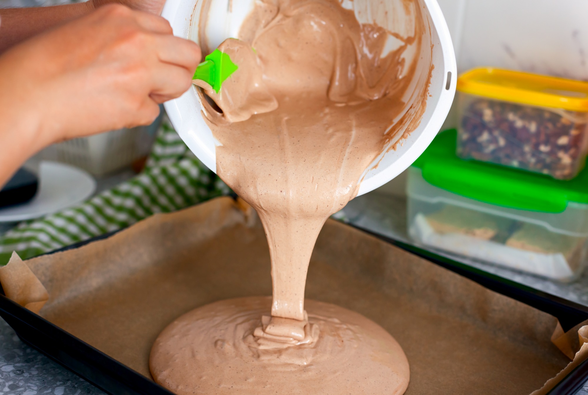 Making Chocolate Yule Log © rosinka79 | 123RF.com