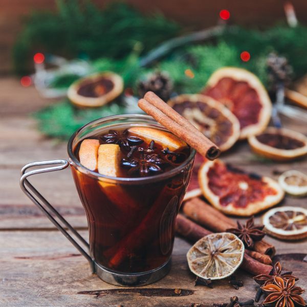 Traditional English Recipes for Christmas: Mulled Wine | essentially-england.com