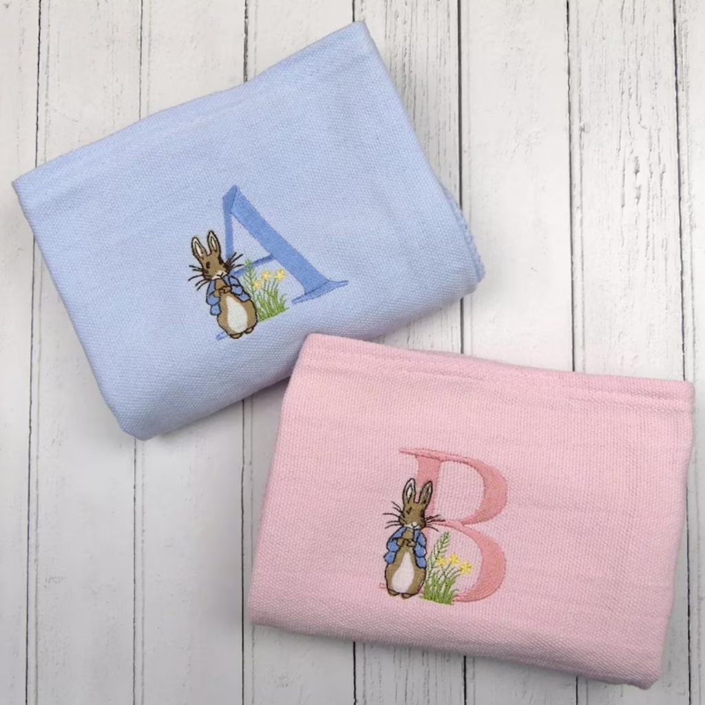Personailsed Peter Rabbit Baby Blanket © MyBabyMyLovemyHeart  | etsy.com 