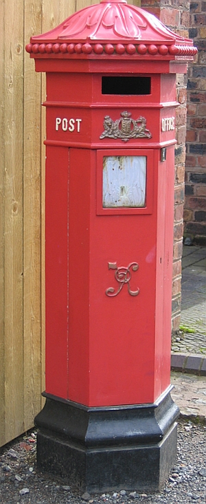 Victorian Letter Box &copy; essentially-england.com