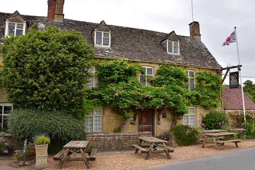 The Swan Inn in Swinbrook © essentially-england.com