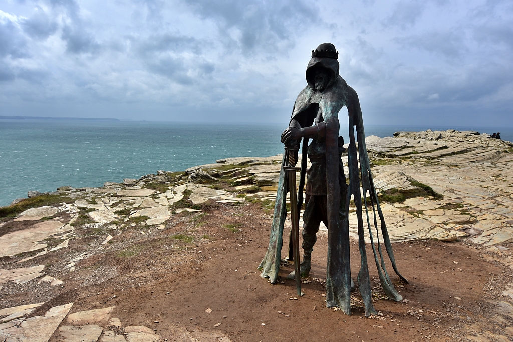 King Arthur Sculpture © essentially-england.com