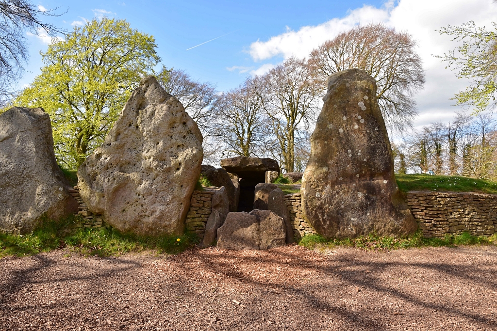 Wayland's Smithy Burial Chamber © essentially-england.com