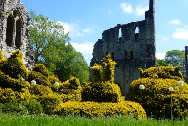 Topiary in the Cloister © essentially-england.com