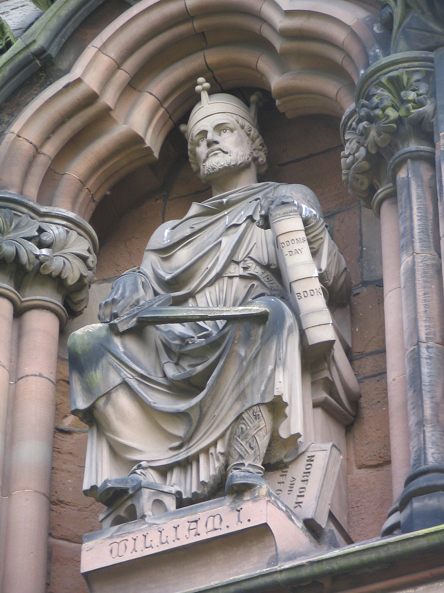 Statue of William the Conqueror on Lichfield Cathedral | Wikimedia Commons Public Domain Image