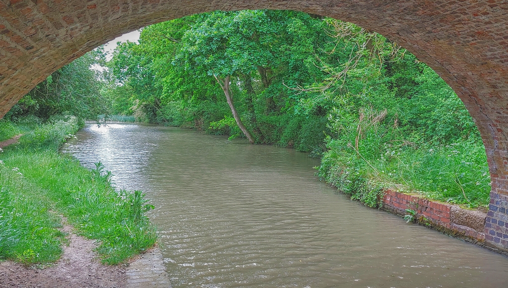 The Leicester Branch of the Grand Union Canal from Bridge 23 © essentially-england.com