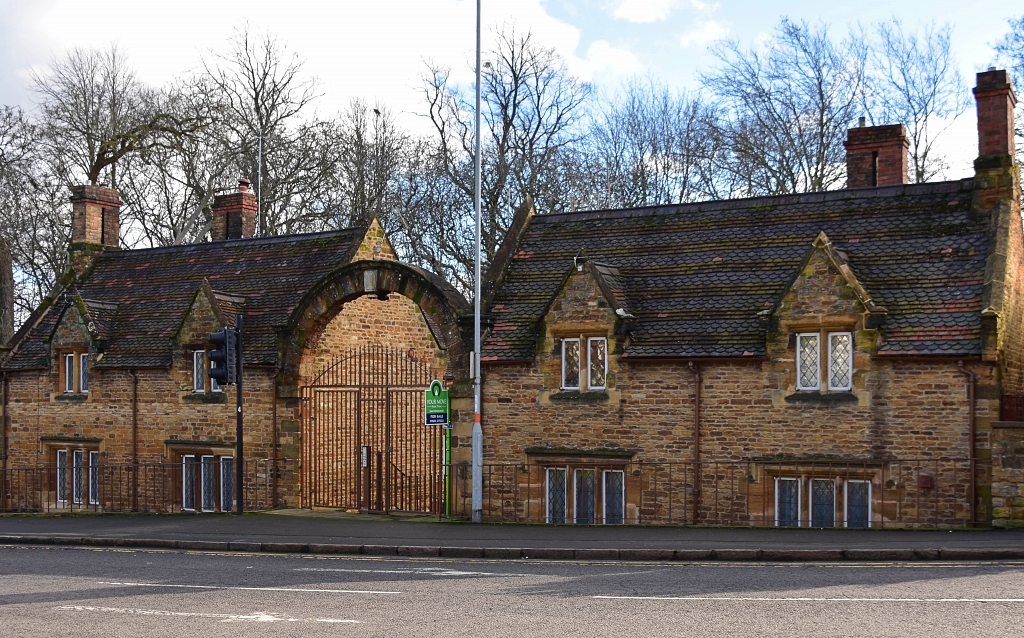 Archway Cottages in Abington Park