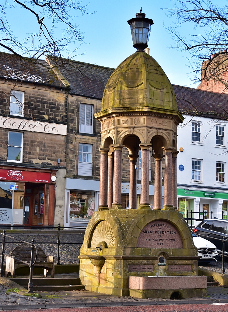 Robertson's Pant on Bondgate Within in Alnwick © essentially-england.com
