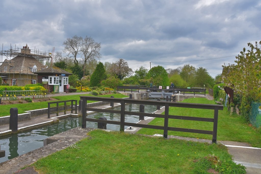 Rushey Lock on the River Thames © essentially-england.com