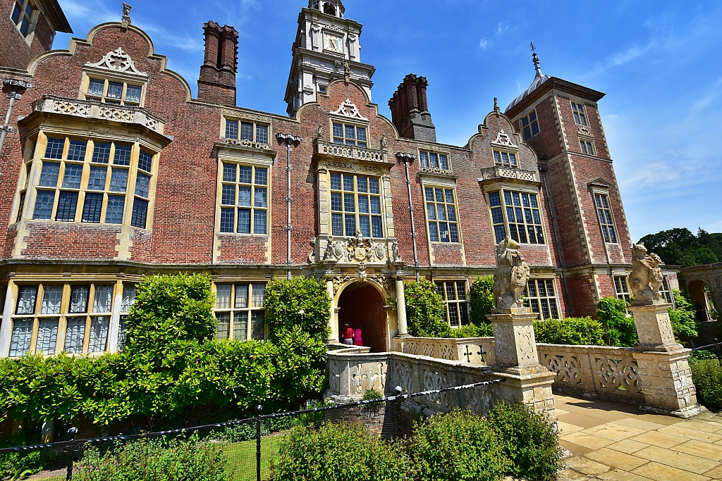 Hobart Bull Statues Outside Blickling Hall Entrance © essentially-england.com