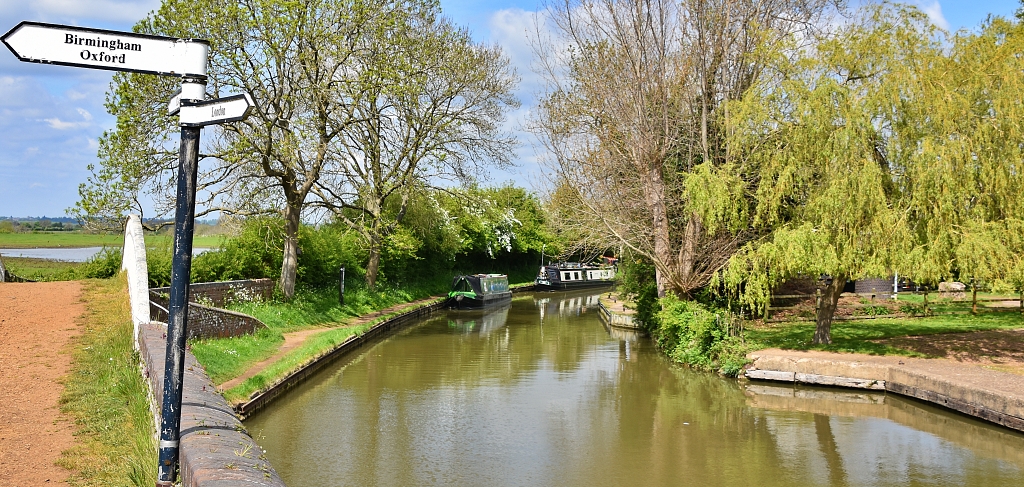 Canal Scene © essentially-england.com