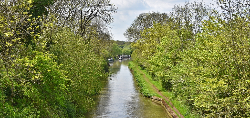 Canal Scene © essentially-england.com
