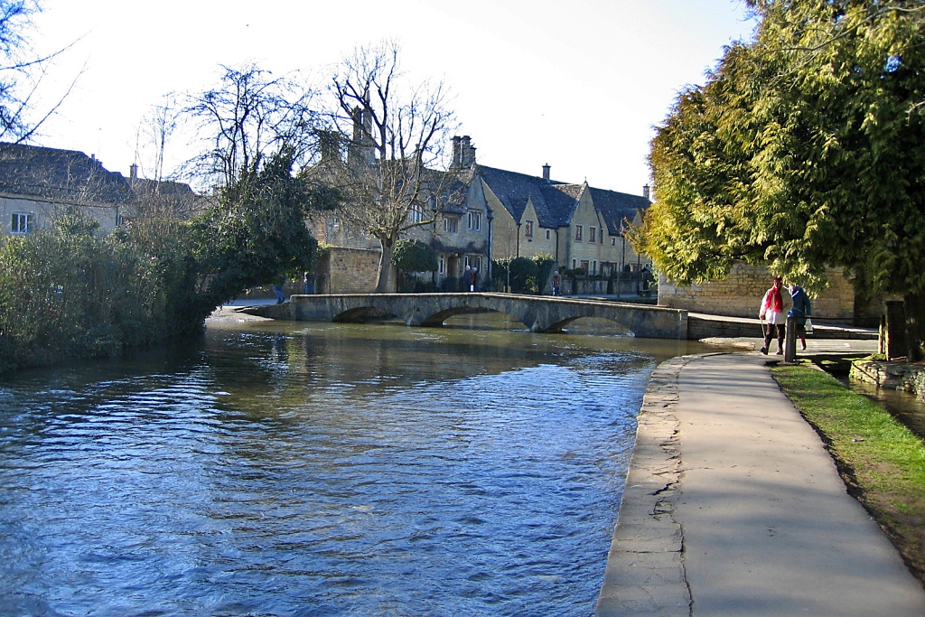 Bourton-on-the-Water © essentially-england.com