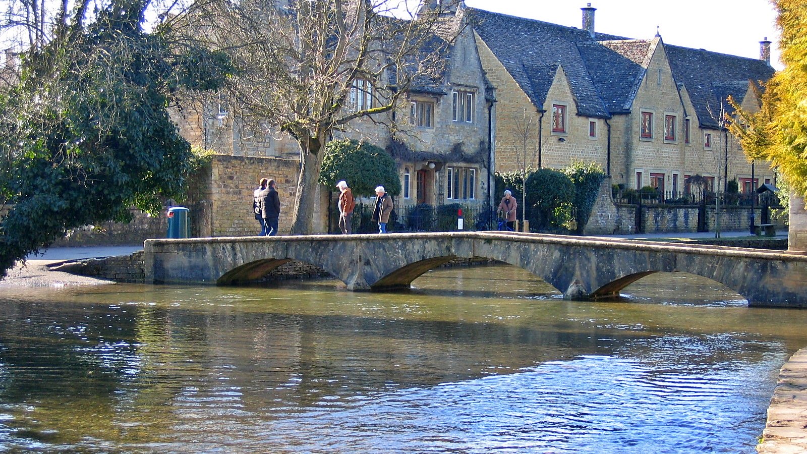 Bourton-on-the-Water © essentially-england.com