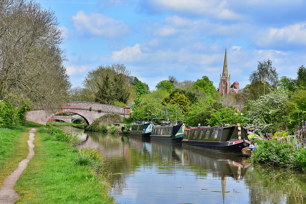 Braunston Church and Windmill from the Oxford Canal © essentially-england.com