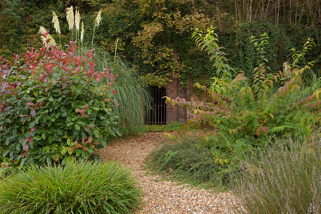 Lavington's Hole Garden © essentially-england.com