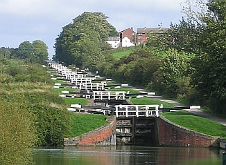 Caen Hill Locks © essentially-england.com