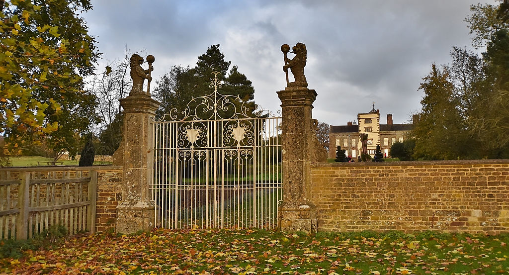 Canons Ashby House Lion Gate © essentially-england.com