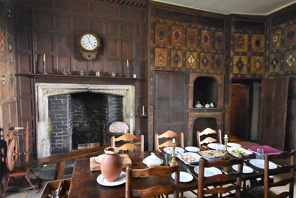 The Servant's Hall © essentially-england.com