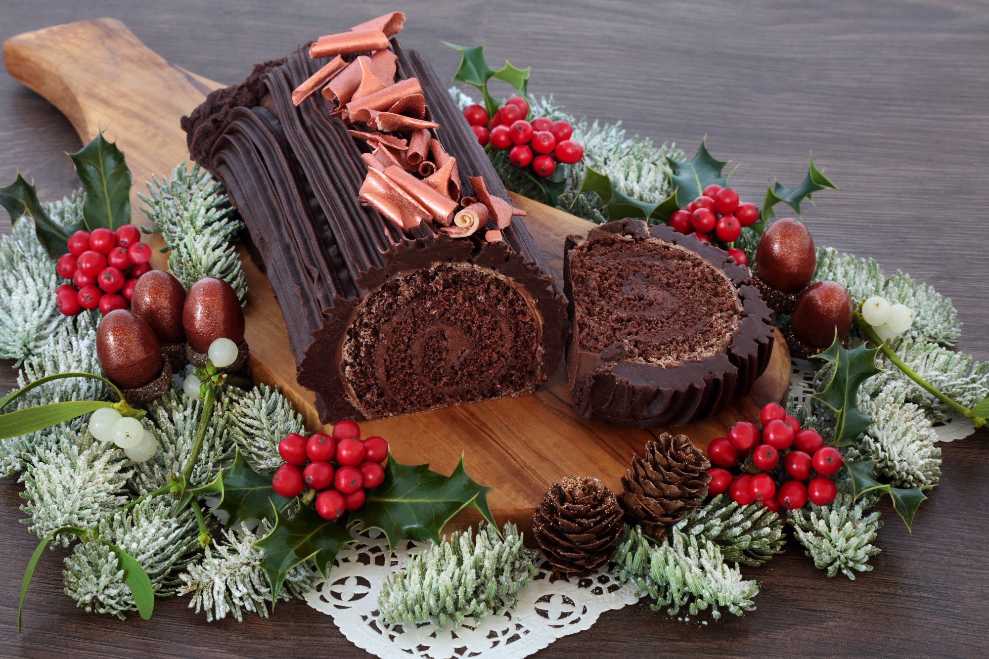 A completed chocolate yule log &copy; marilyna | 123RF.com